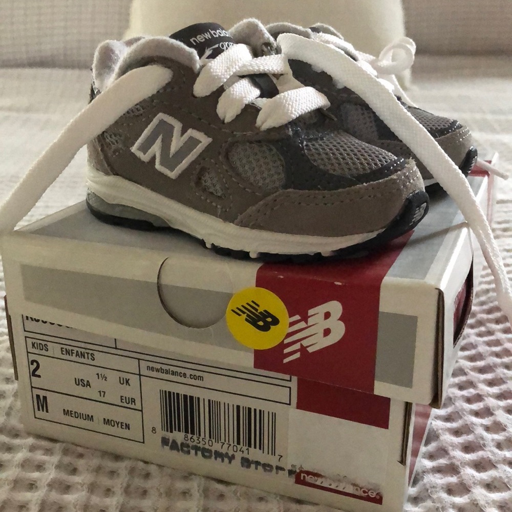 New balance infant’s size 2 grey sneaker. Brand NEW!